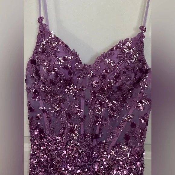 V Neck Corset Sequins Short Prom Dress with Appliqued Lace - Picture 3 of 8